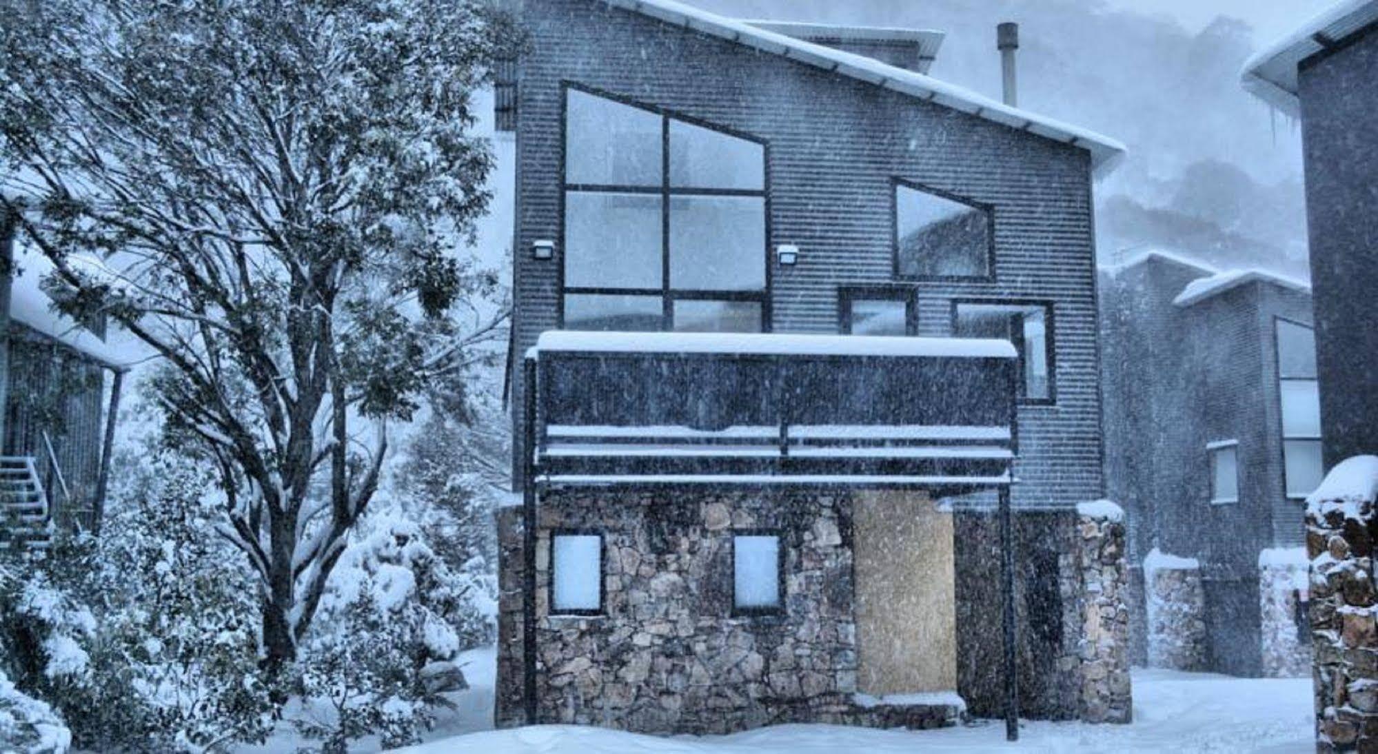 Snow Stream 2 Bedroom And Loft With Gas Fire Balcony And Garage Parking Thredbo Ngoại thất bức ảnh